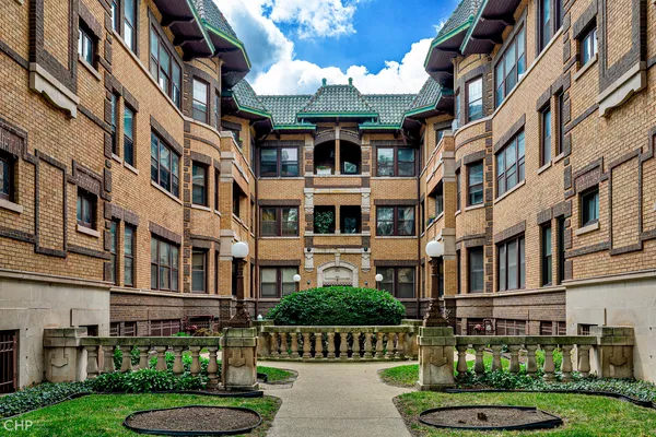 $155,000 | 943 East Hyde Park Boulevard, Unit 3, Chicago, IL 60615