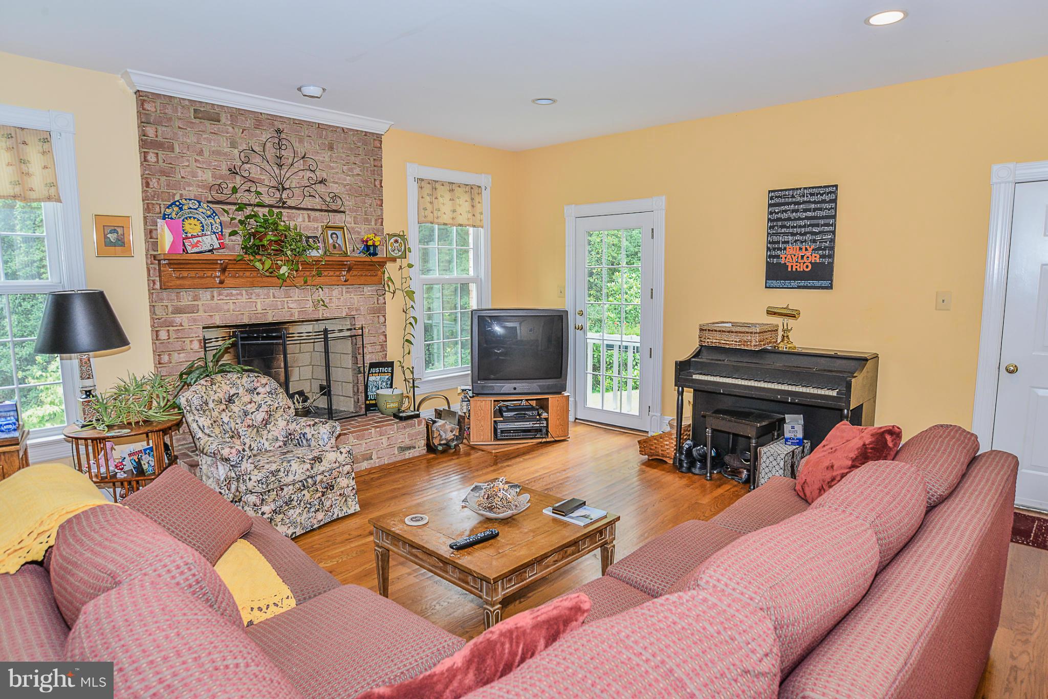 3719 Nalls Road Alexandria, VA 22309 - Photo 4 of 16 Family Room