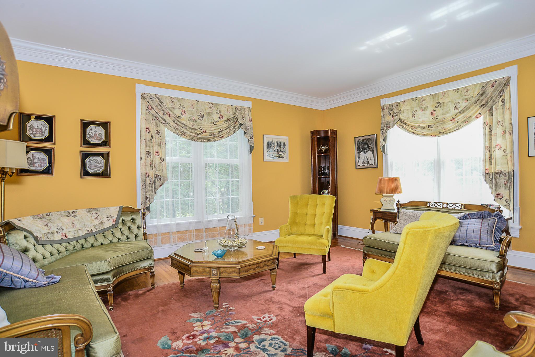 3719 Nalls Road Alexandria, VA 22309 - Photo 7 of 16 Living Room