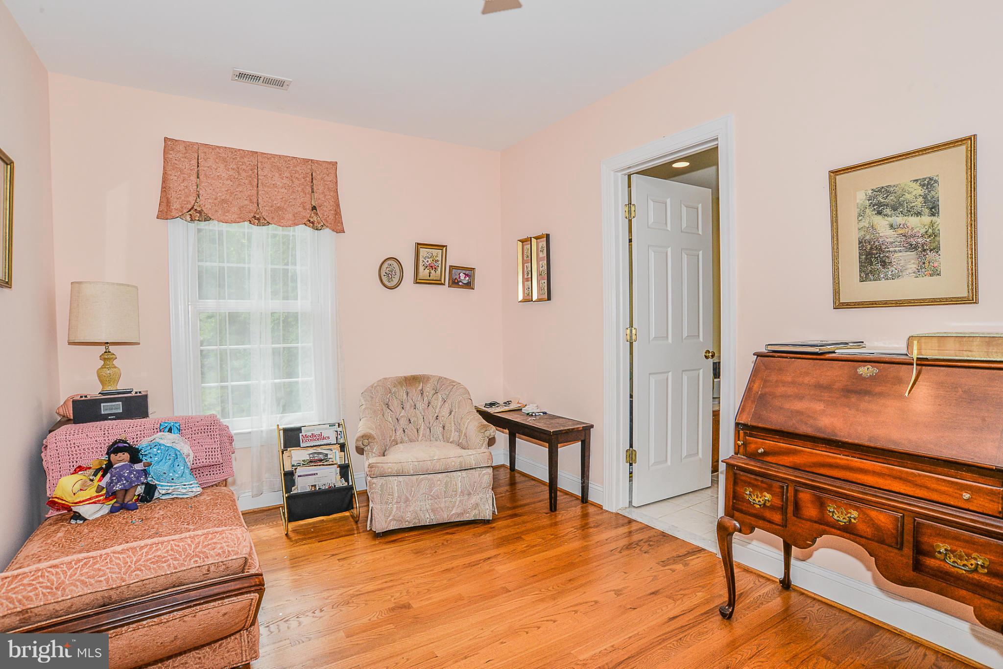 3719 Nalls Road Alexandria, VA 22309 - Photo 9 of 16 Bedroom (Master)