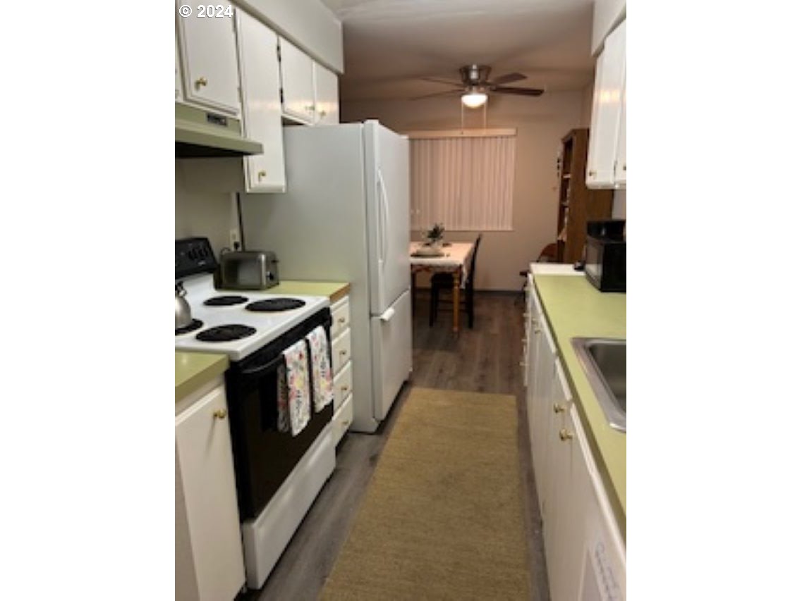 950 Evergreen Road, Unit 310 Woodburn, OR 97071 - Photo 2 of 18 Gallery Image 2