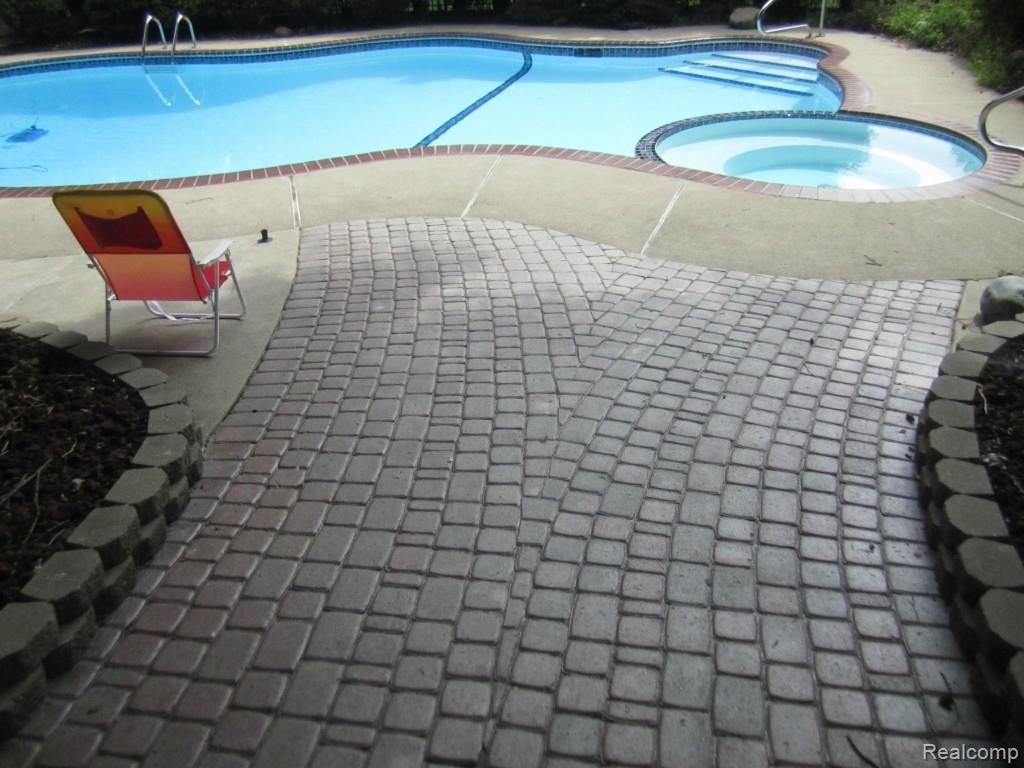 2842 Ranieri Drive Troy, MI 48085 - Photo 26 of 27 IMG_4259.jpg