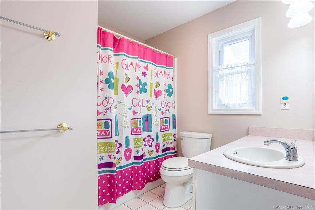 74-76 Towantic Hill Road Oxford, CT 06478 - Photo 20 of 38 2nd floor ensuite bath