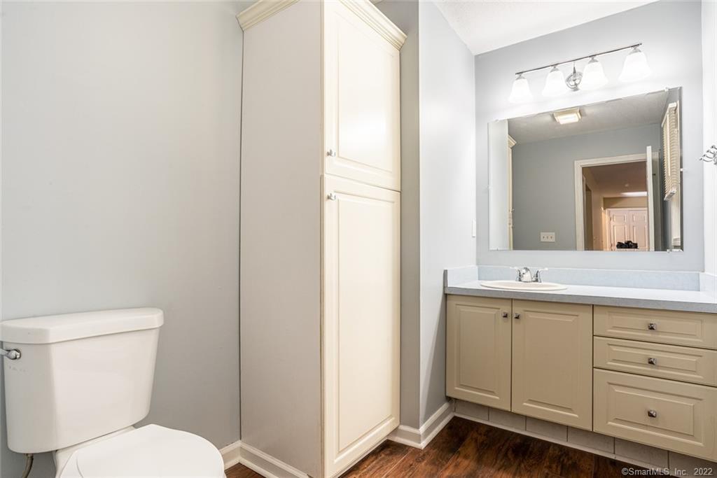 74-76 Towantic Hill Road Oxford, CT 06478 - Photo 21 of 38 1/2 bath powder room