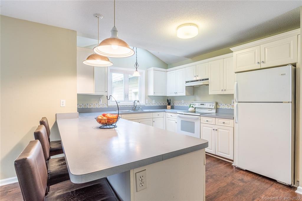 74-76 Towantic Hill Road Oxford, CT 06478 - Photo 7 of 38 Kitchen Island