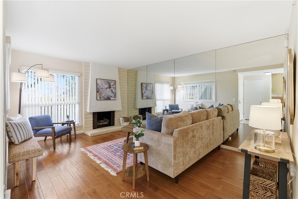 5021 Vauxhall Road Westminster, CA 92683 - Photo 1 of 38 Living Room