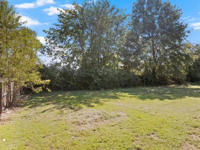 a front view of house with yard