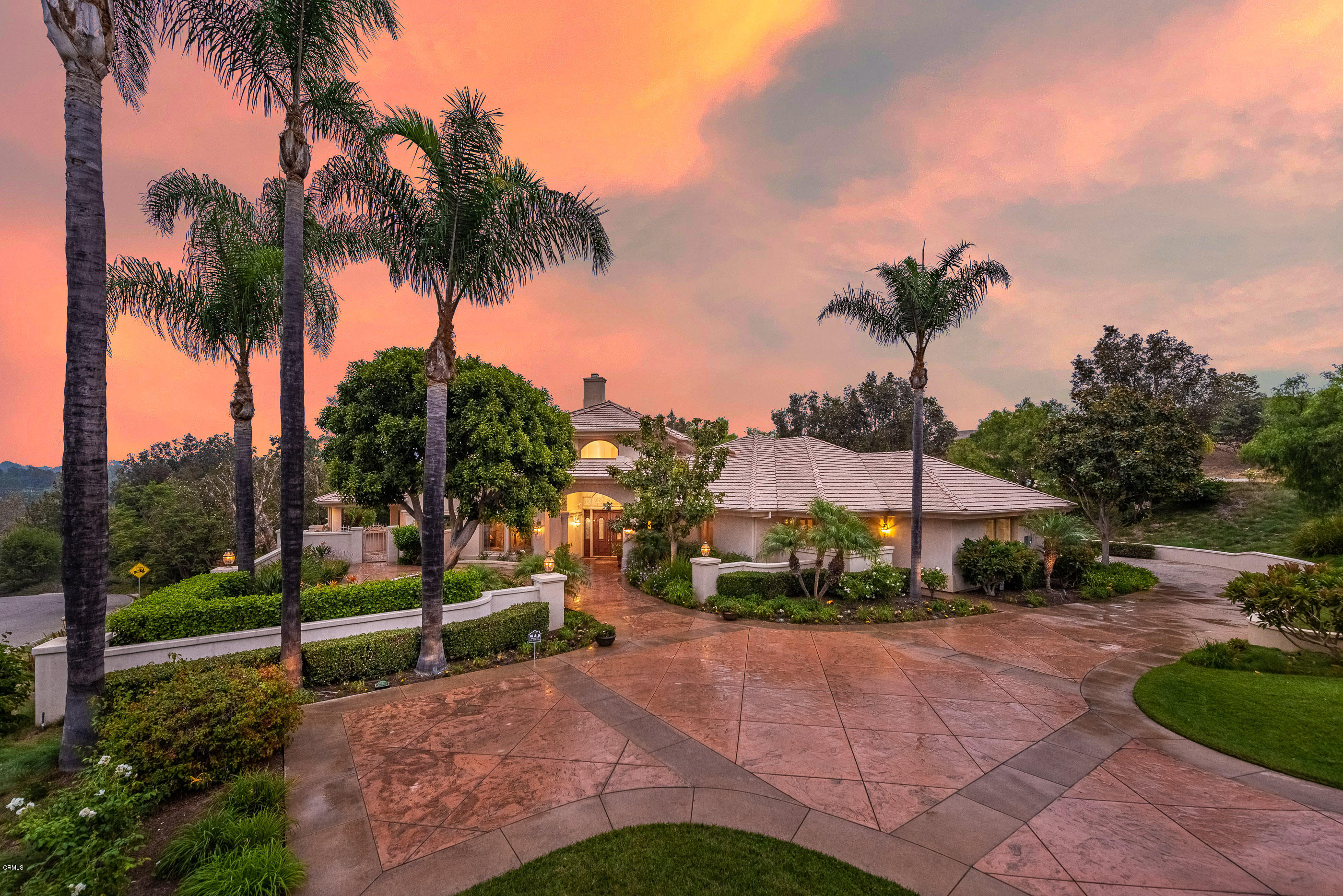 657 Corte Corrida Camarillo, CA 93010 - Photo 4 of 74 a front view of a house with a garden