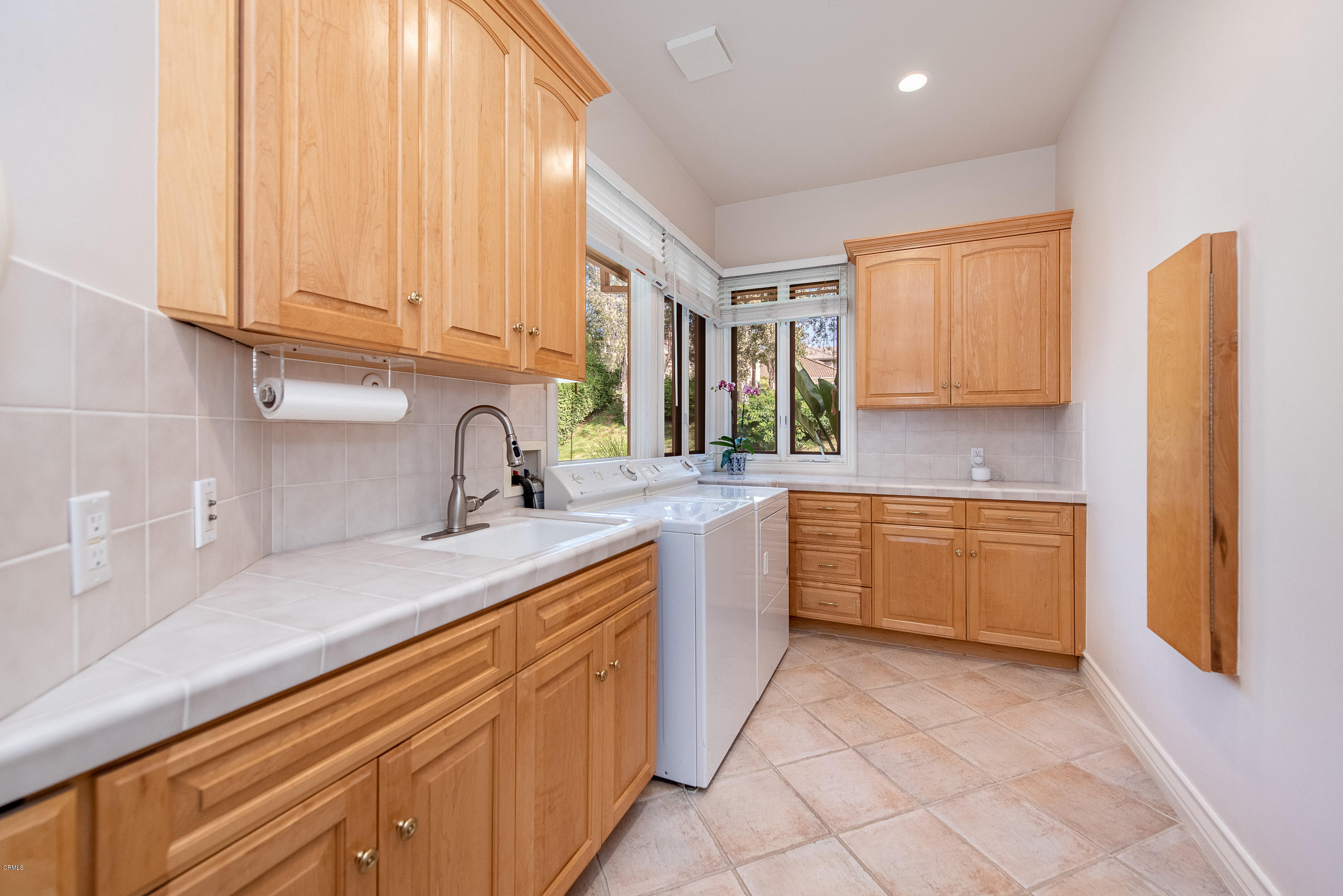 657 Corte Corrida Camarillo, CA 93010 - Photo 37 of 74 657 Corte Corrida Camarillo-36