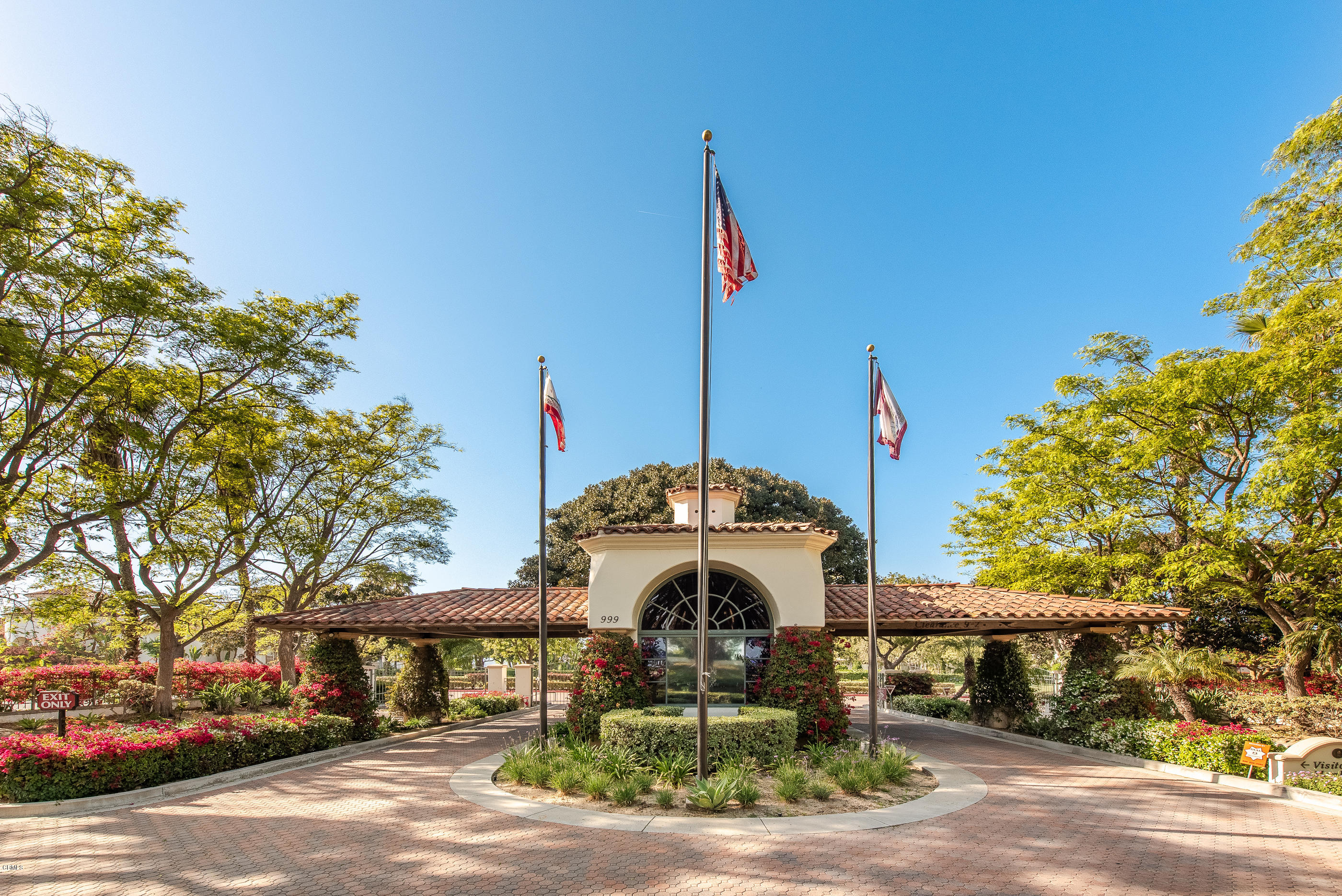 657 Corte Corrida Camarillo, CA 93010 - Photo 67 of 74 a front view of a house with a garden