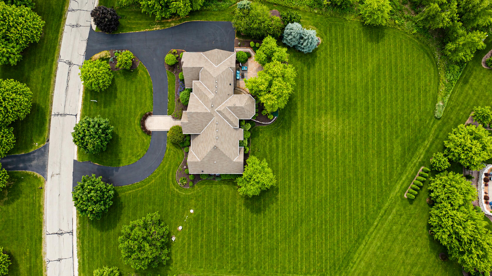 11092 Sutton Ridge Drive Mequon, WI 53097 - Photo 7 of 40 Bird's View