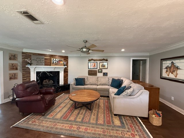 2003 Millhouse Road Houston, TX 77073 - Photo 2 of 5 Living Room