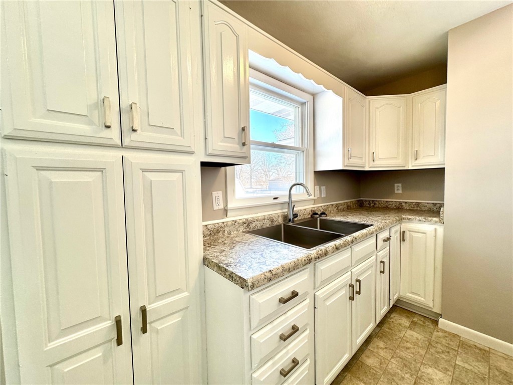 2717 East Washington Road Casey, IL 62420 - Photo 9 of 22