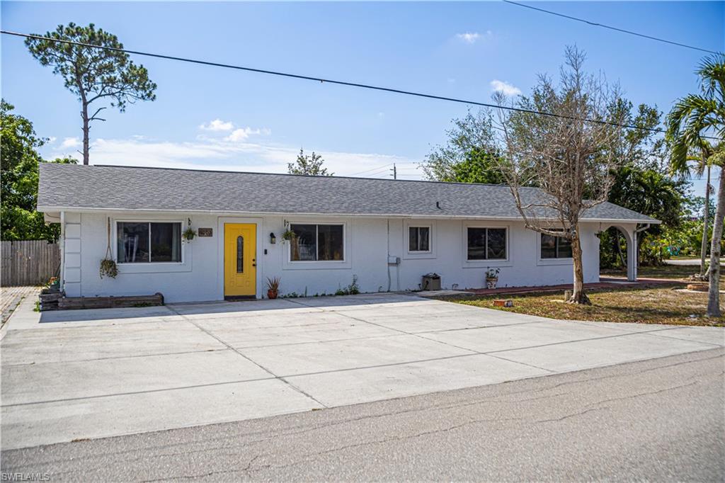 1003 Trail Terrace Drive Naples, FL 34103 - Photo 5 of 23 a house with outdoor space