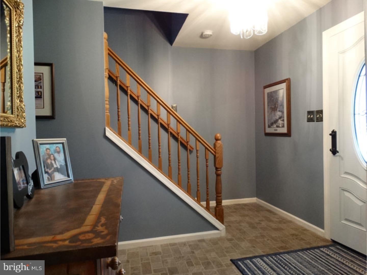 85 Blue Jay Road Chalfont, PA 18914 - Photo 3 of 24 Foyer