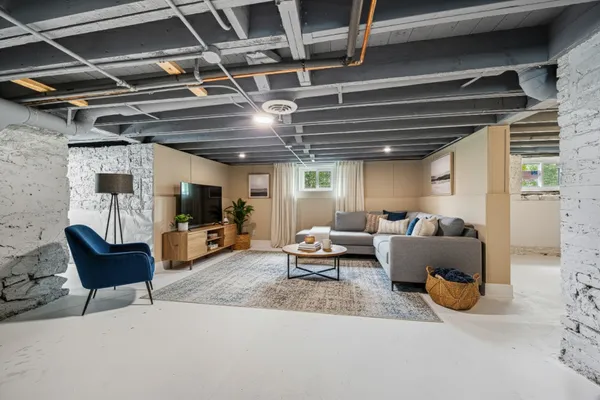 $2,600 | 2823 Broadway Street, Blue Island, IL 60406