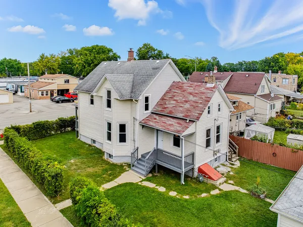 $2,600 | 2823 Broadway Street, Blue Island, IL 60406