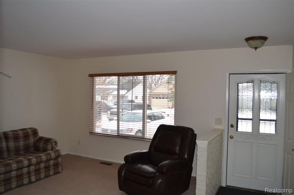 3390 Greenwood Street Rochester, MI 48309 - Photo 10 of 22 entrance