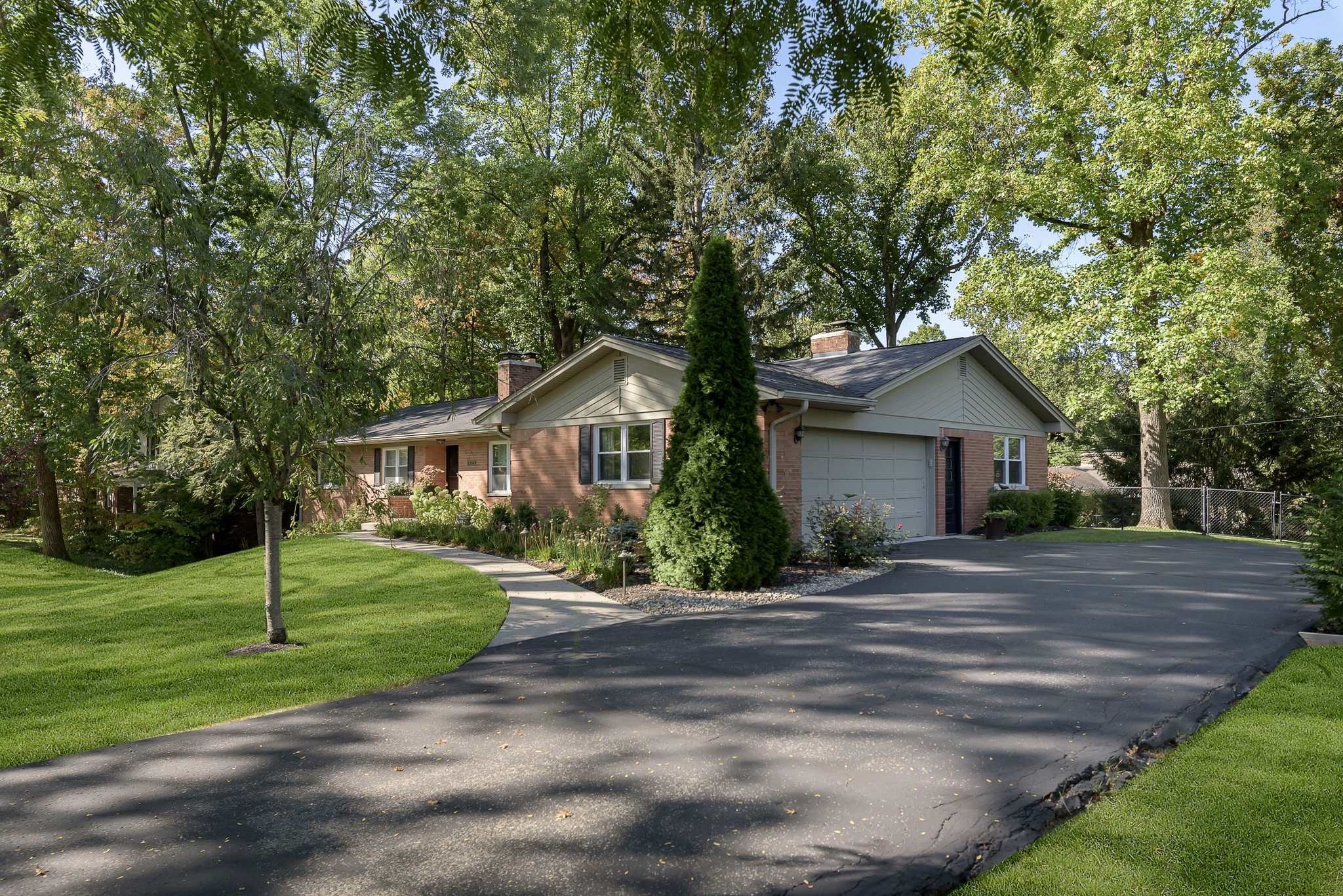 6308 Brokenhurst Road Indianapolis, IN 46220 - Photo 2 of 35