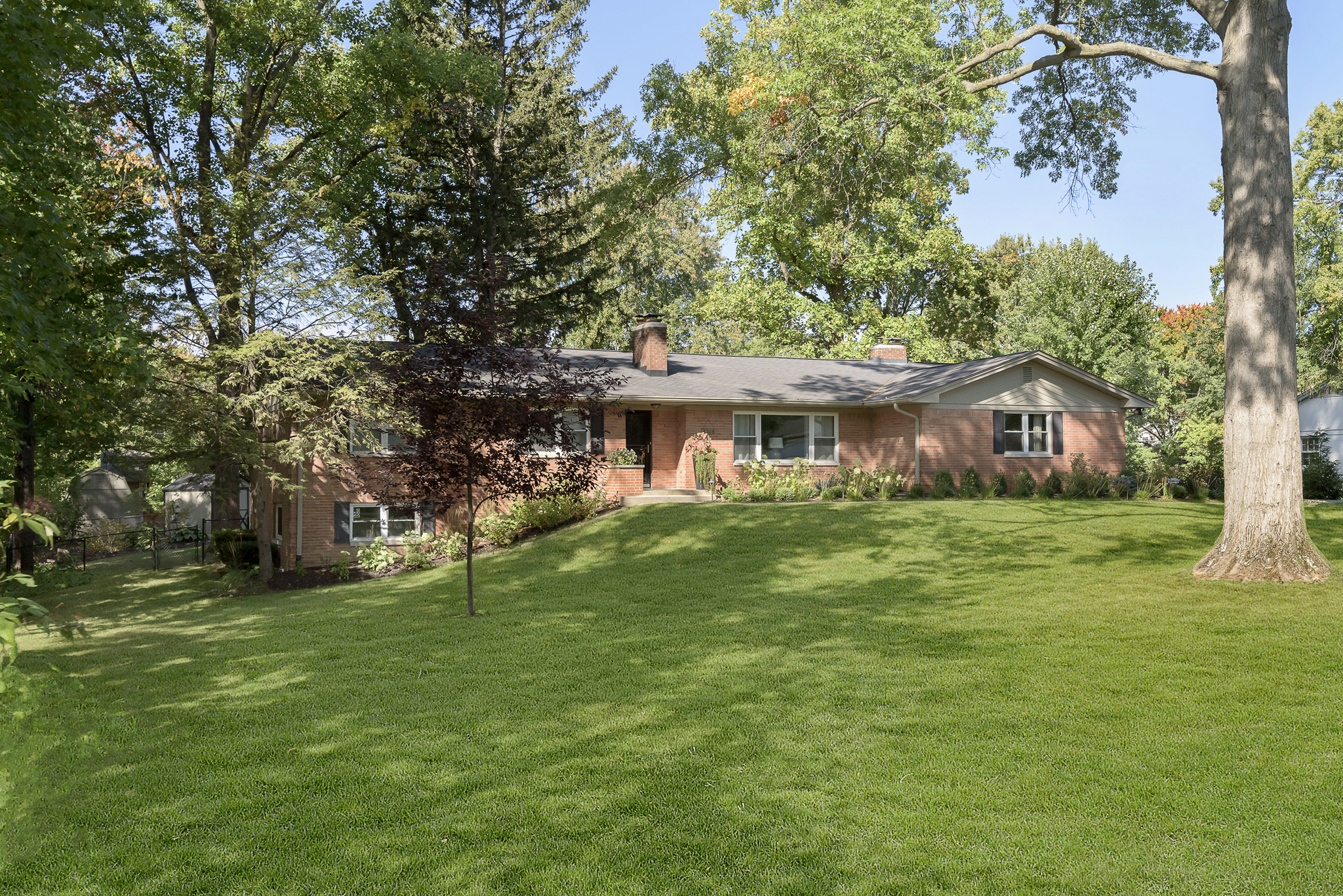6308 Brokenhurst Road Indianapolis, IN 46220 - Photo 3 of 35