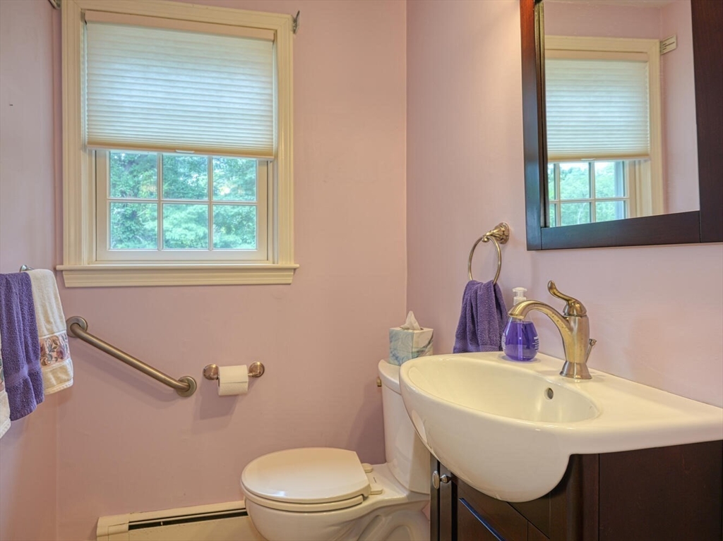 77 Colonial Road Medfield, MA 02052 - Photo 18 of 38 Gallery Image 18
