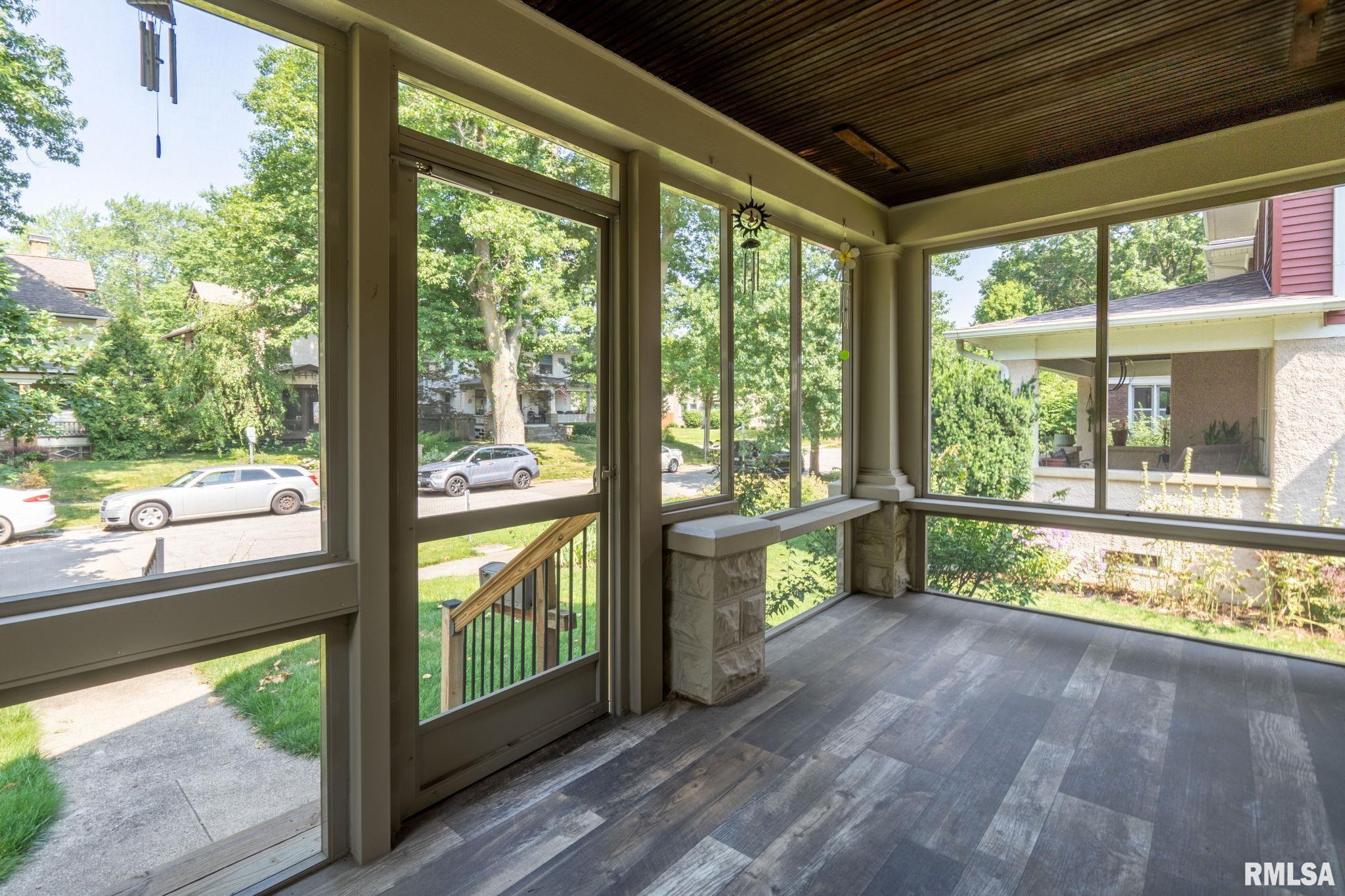 2221 Ripley Street Davenport, IA 52803 - Photo 2 of 25