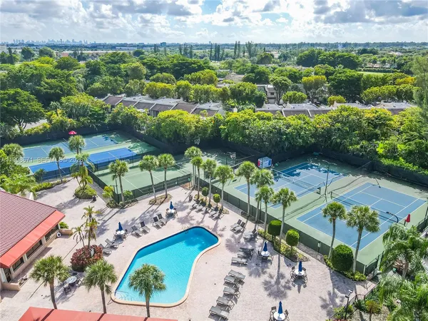 $700,000 | 10137 Costa Del Sol Boulevard, Unit A57, Doral, FL 33178
