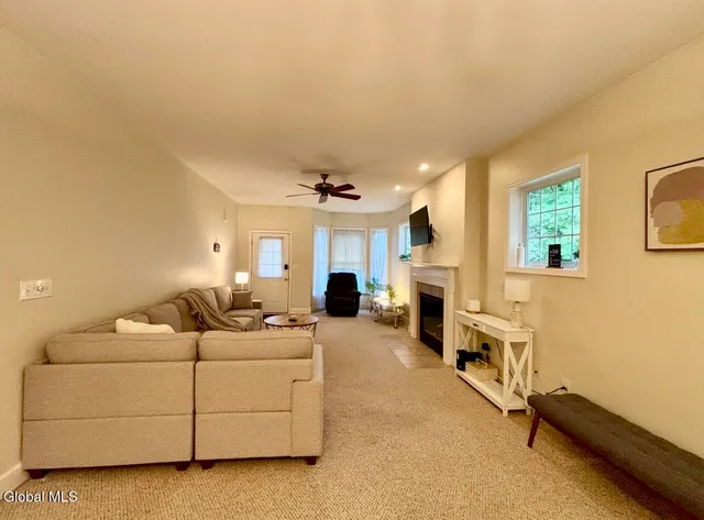 $3,400 | 14 Dyer Switch Road, Unit A, Saratoga Springs, NY 12866