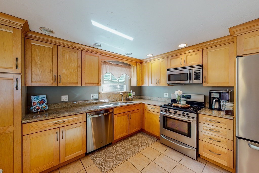 23 Partridge Road Medfield, MA 02052 - Photo 8 of 41 Gallery Image 8