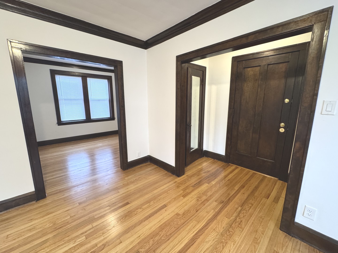 4428 North Laporte Avenue, Unit 2A Chicago, IL 60630 - Photo 10 of 22 a view of an front door