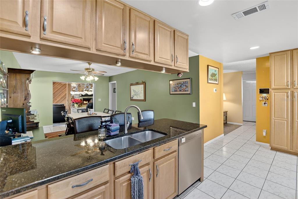 508 Sovereign Court Tampa, FL 33613 - Photo 7 of 47