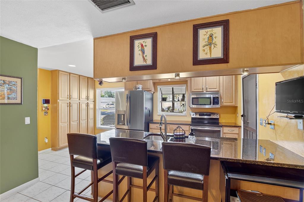 508 Sovereign Court Tampa, FL 33613 - Photo 10 of 47