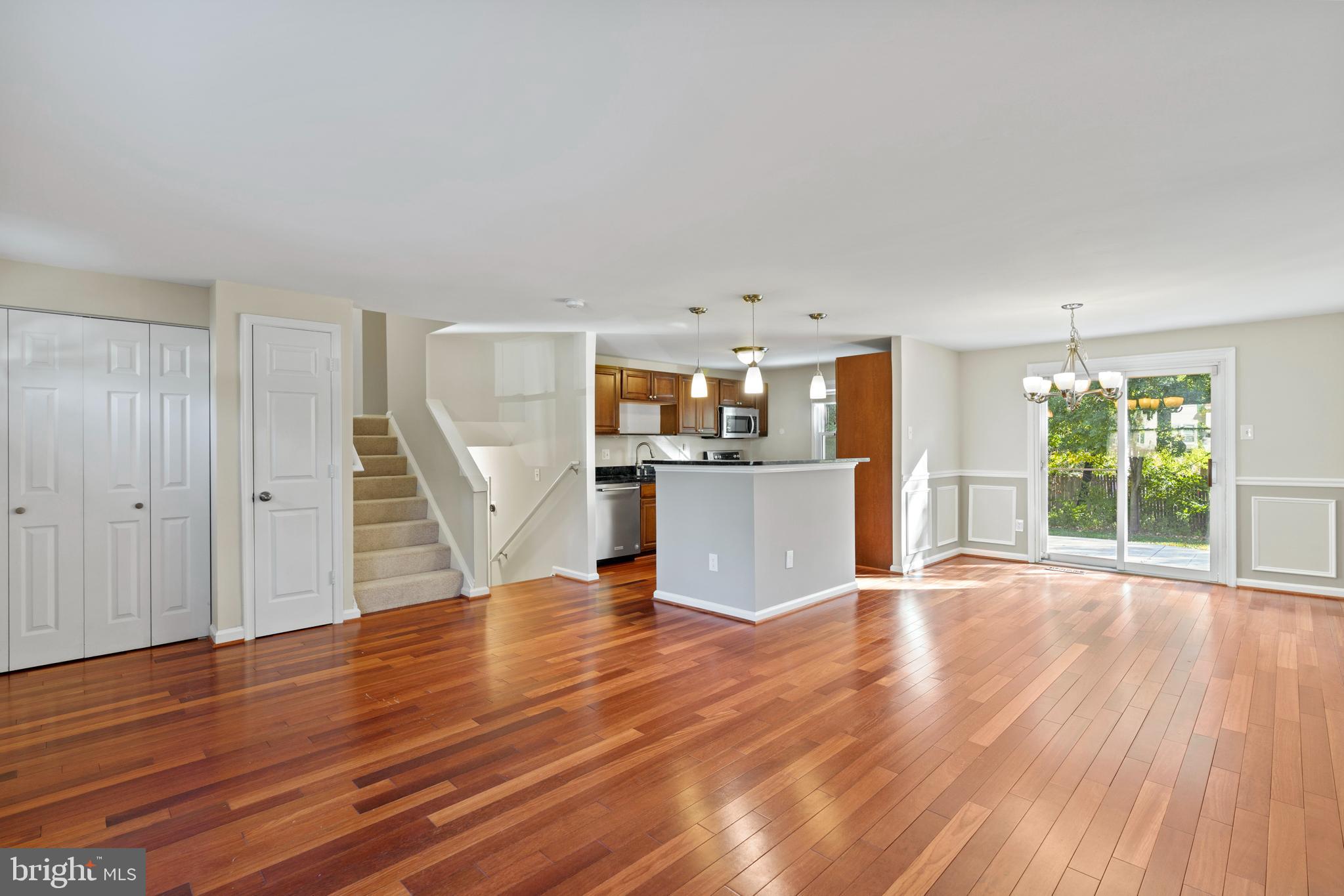 1106 Devon Street Herndon, VA 20170 - Photo 4 of 26 Main Living Area