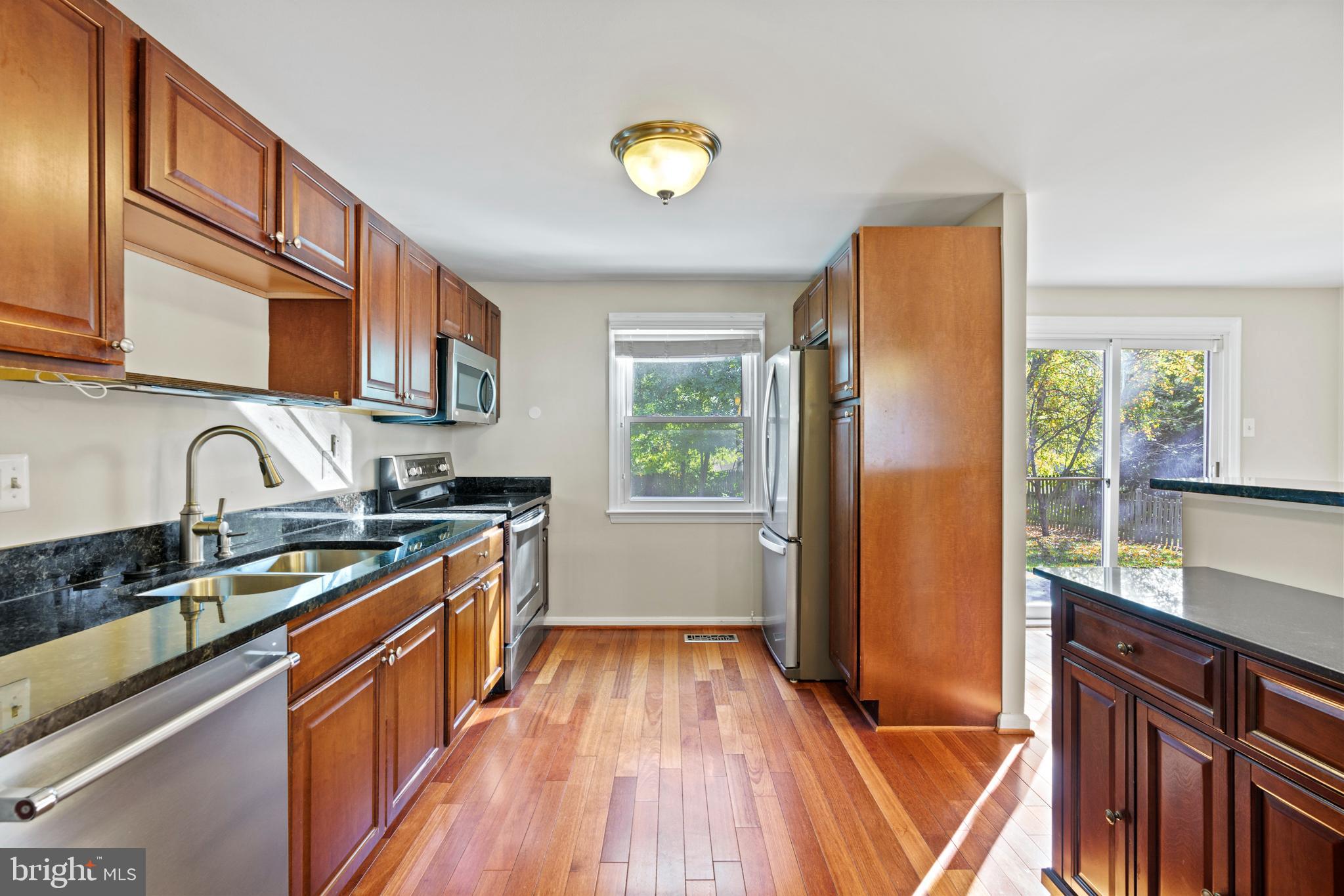 1106 Devon Street Herndon, VA 20170 - Photo 6 of 26 Kitchen