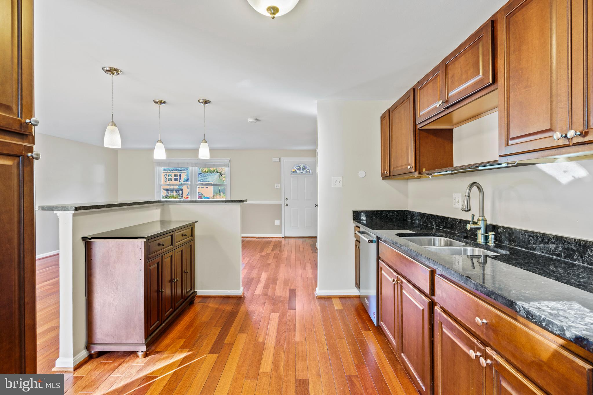 1106 Devon Street Herndon, VA 20170 - Photo 8 of 26 Kitchen