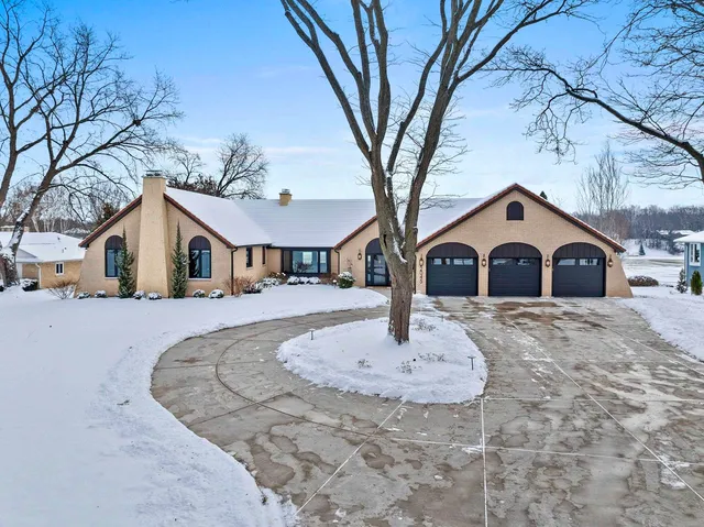 $1,699,000 | 2045 Lost Dauphin Road, De Pere, WI 54115