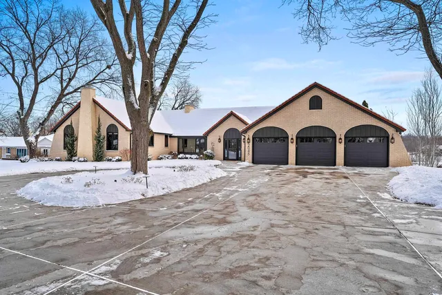 $1,699,000 | 2045 Lost Dauphin Road, De Pere, WI 54115