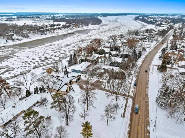 $1,699,000 | 2045 Lost Dauphin Road, De Pere, WI 54115