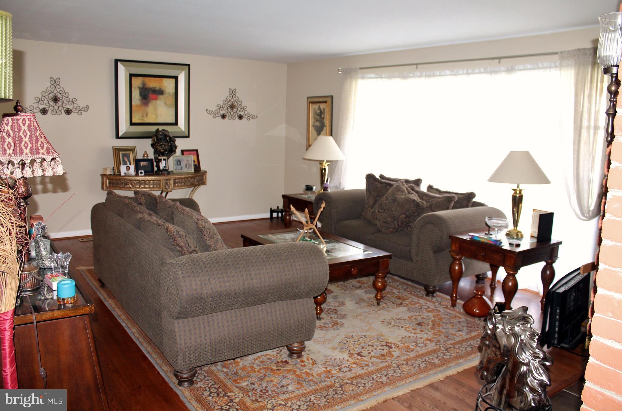 8420 Fort Foote Road Fort Washington, MD 20744 - Photo 8 of 30 Living Room