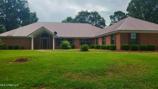 $330,000 | 744 Fred Holdiness Road, Noxapater, MS 39346