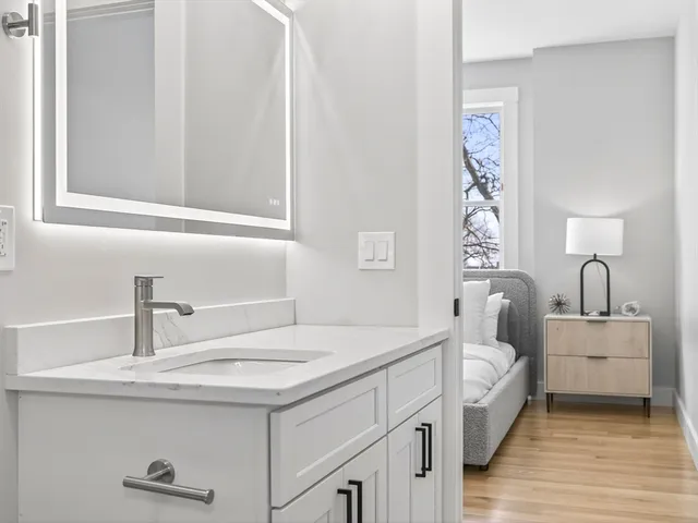 a en suite bathroom with a sink and a mirror