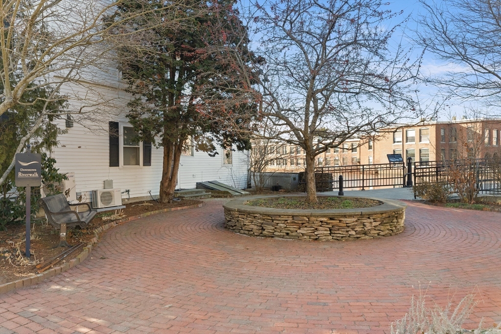 59 South Main Street, Unit 1 Ipswich, MA 01938 - Photo 24 of 34