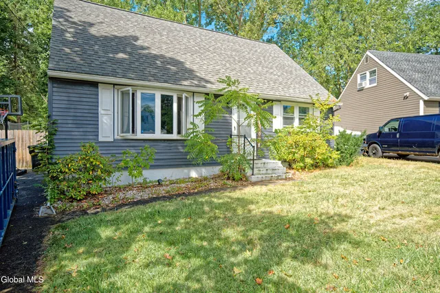 $289,900 | 9 Pompano Drive, Troy, NY 12182