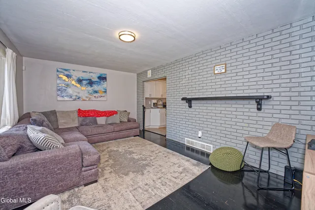 $275,000 | 9 Pompano Drive, Troy, NY 12182