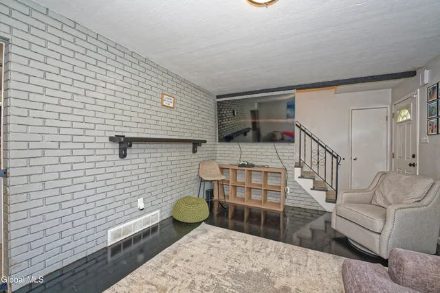 $275,000 | 9 Pompano Drive, Troy, NY 12182