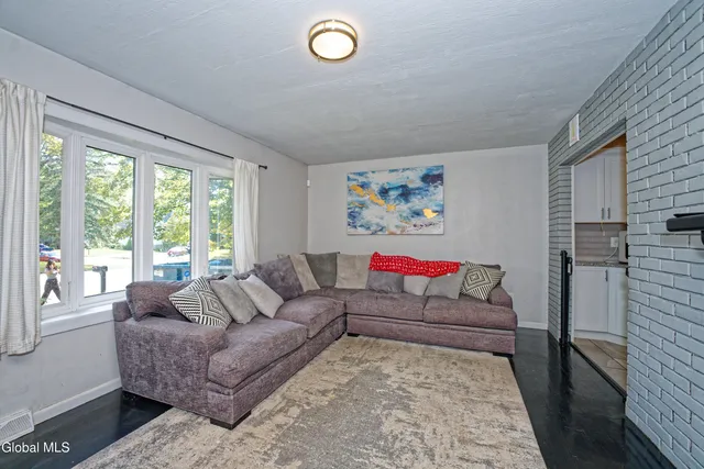 $289,900 | 9 Pompano Drive, Troy, NY 12182