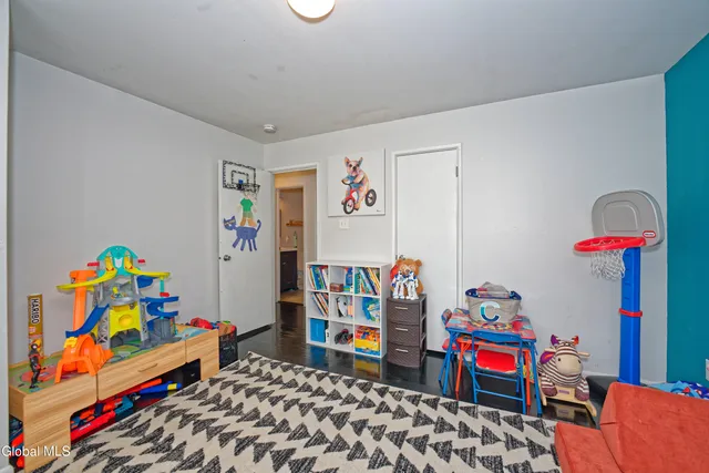 $275,000 | 9 Pompano Drive, Troy, NY 12182