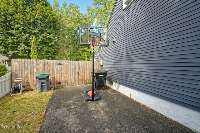 $289,900 | 9 Pompano Drive, Troy, NY 12182