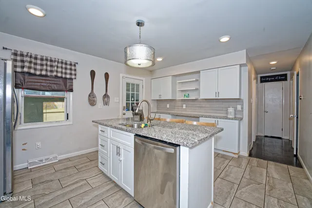 $275,000 | 9 Pompano Drive, Troy, NY 12182