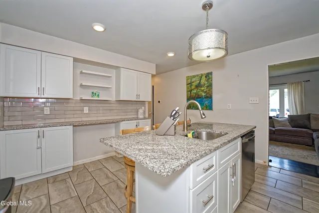 $289,900 | 9 Pompano Drive, Troy, NY 12182